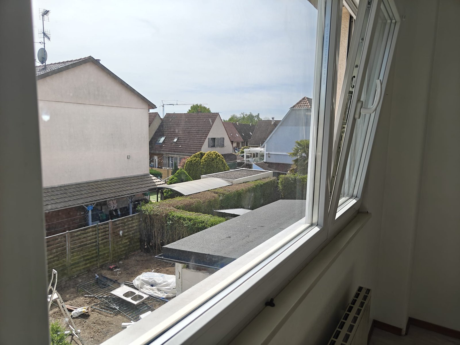 Avant : vitres sales avant le nettoyage de vitres par Vitr’Up, réalisation 2